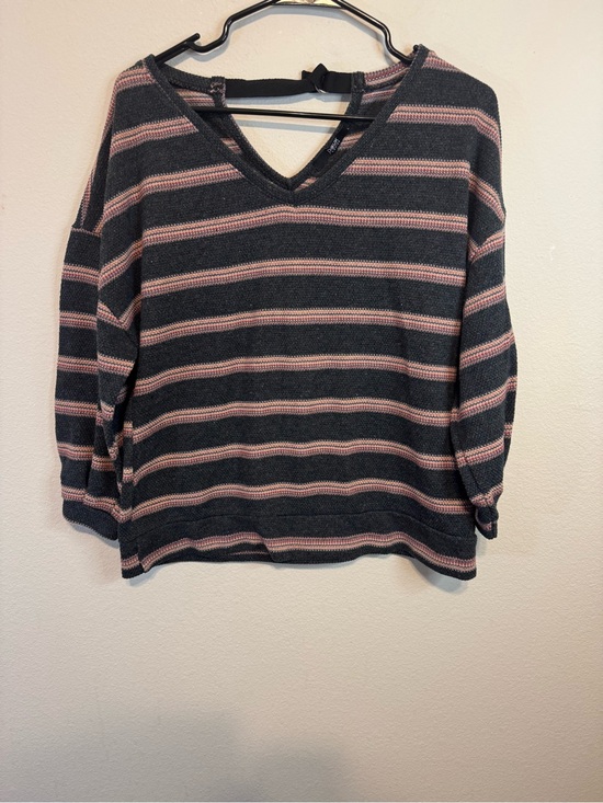 Sweaters - DO&UK Striped V-Neck Knit Top in Charcoal and Dusty Pink